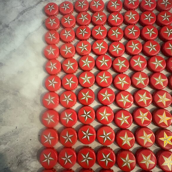 118 LONE STAR BEER BOTTLE CAPS Puzzles Riddles Guessing Games Texas Fun Red - Picture 4 of 4